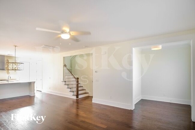 Building Photo - 106 Starling St