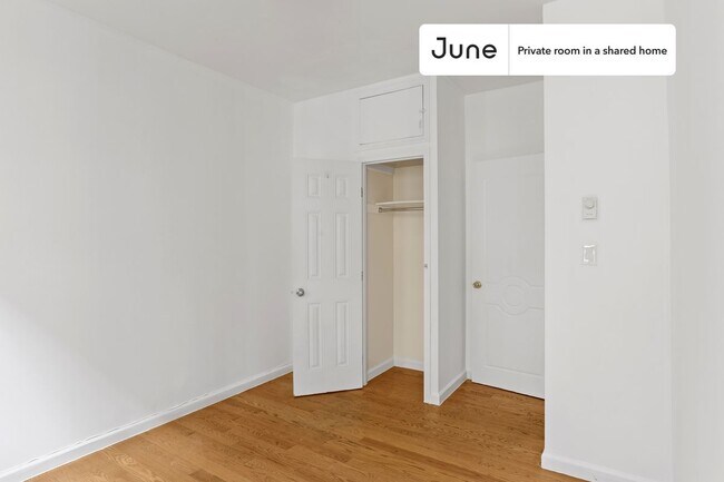 Foto del edificio - Private bedroom in 3 bed/1 bath Home