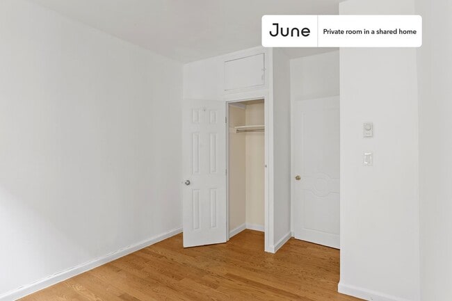 Building Photo - Private bedroom in 3 bed/1 bath Home