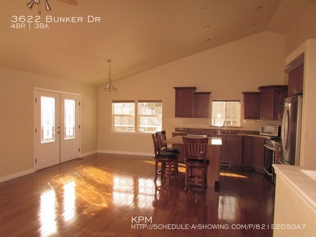 Building Photo - 3622 Bunker Dr