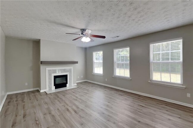 Building Photo - 3279 Deer Valley Dr NW