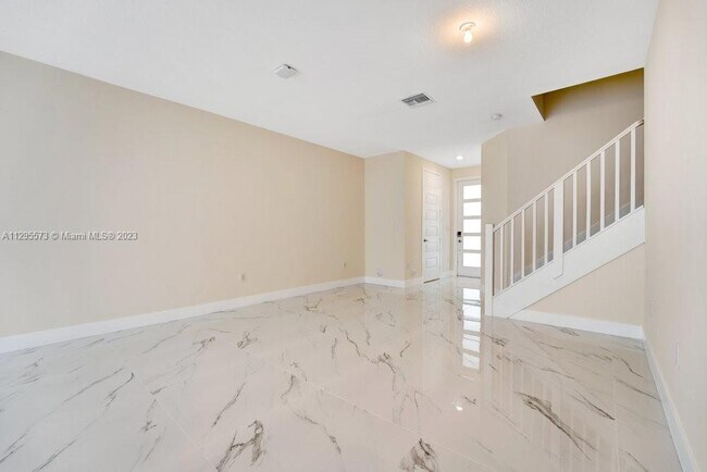 Building Photo - 15854 NW 91st Ct