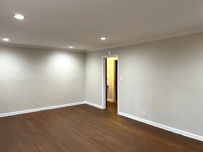 Building Photo - North Macon Home