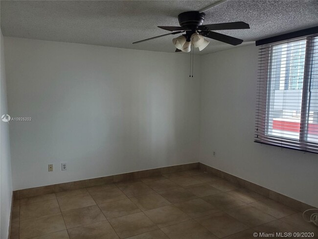 Building Photo - 800 N Miami Ave