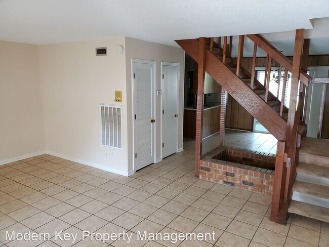 Building Photo - 3 br, 1.5 bath House - 4418 N Shirley Dr