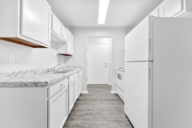 Foto del edificio - 5943 Walnut Cir Dr