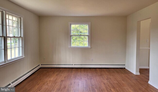 Foto del edificio - 1061 Forest Ln