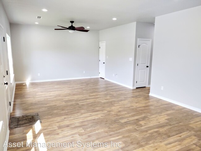 Building Photo - 3 br, 2 bath House - 105 Kirkland
