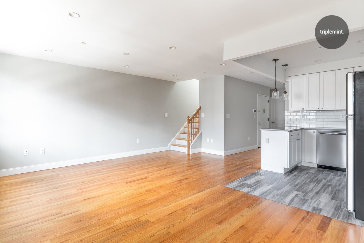 Primary Photo - 31-31 37th Street