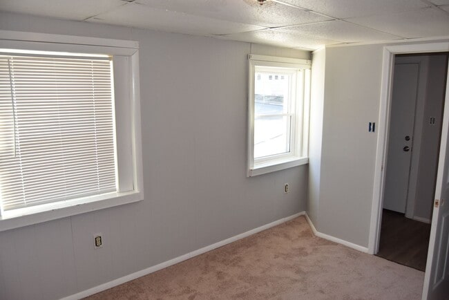 Building Photo - Apartment