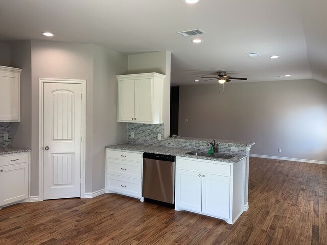 Foto del edificio - House for Lease in Sherman