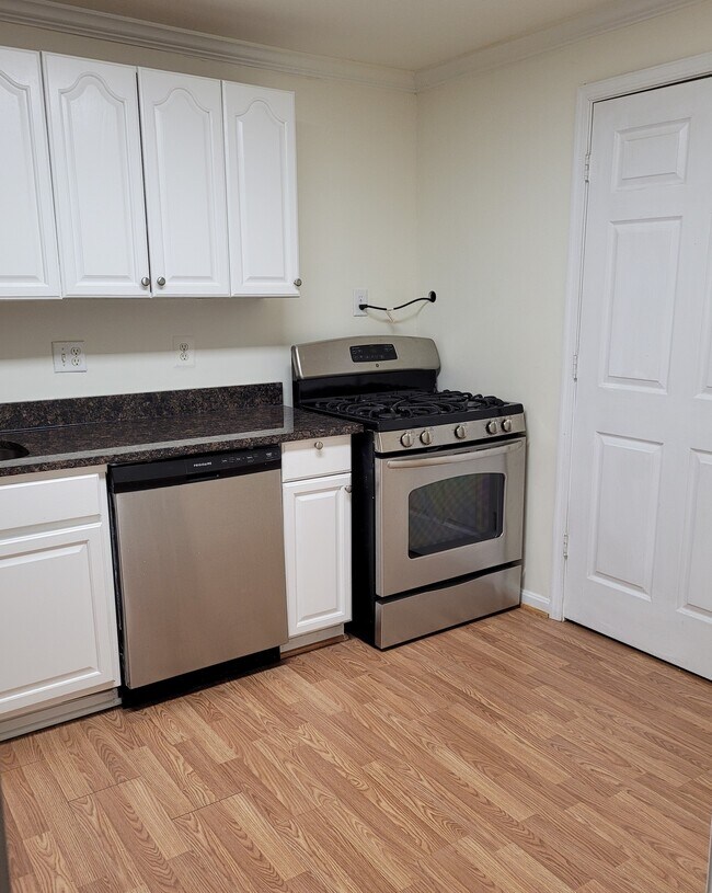 Foto del edificio - 1409 Old Cannon Rd