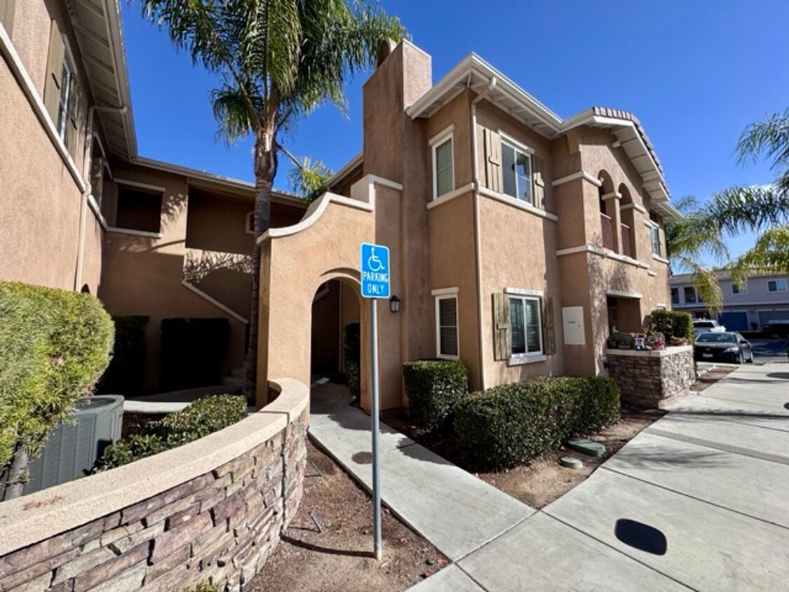 Foto principal - 1 bedroom Murrieta condo for LEASE with a ...