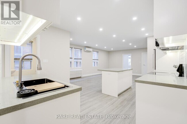 Photo du bâtiment - MAIN - 10 CASTLEVIEW AVENUE