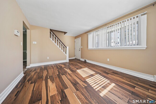 Foto del edificio - 33 Harland Ave