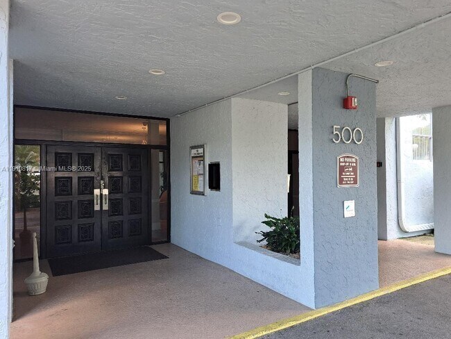 Foto del edificio - 500 Executive Center Dr