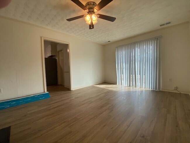 Building Photo - Rama Rd area -Updated 3 bed,2 bath ranch fence in cul-de-sac