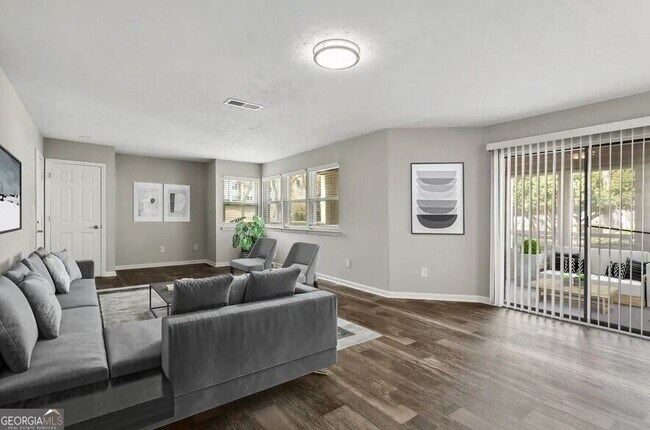 Foto del edificio - 7600 Roswell Rd