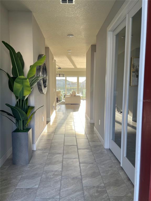 Building Photo - 5353 Royal Point Ave