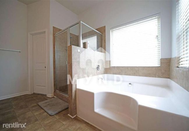 Building Photo - 3 br, 2.5 bath House - 5135 Rapahoe Trail