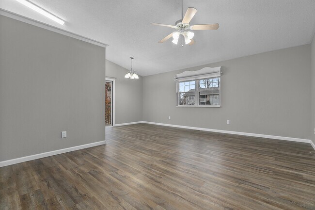 Building Photo - 2636 Villa Park Dr