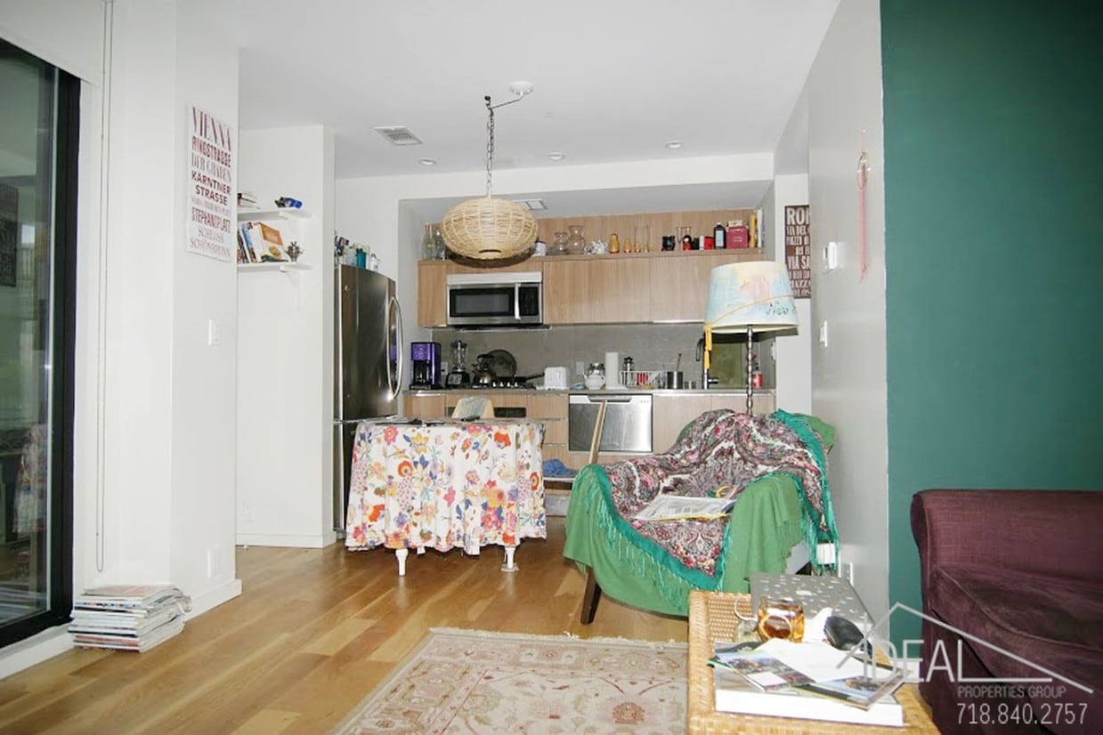 Primary Photo - 52 N 1st St