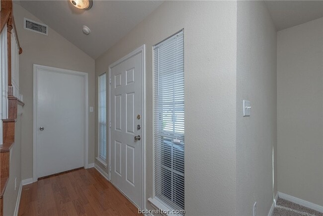 Foto del edificio - 2909 McLaren Dr