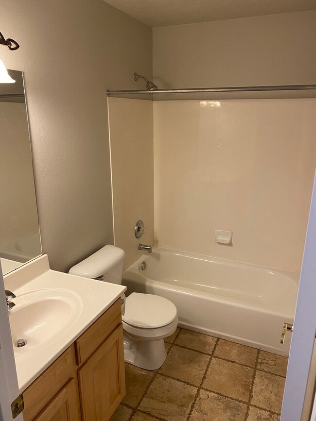 Building Photo - Nice home in great location