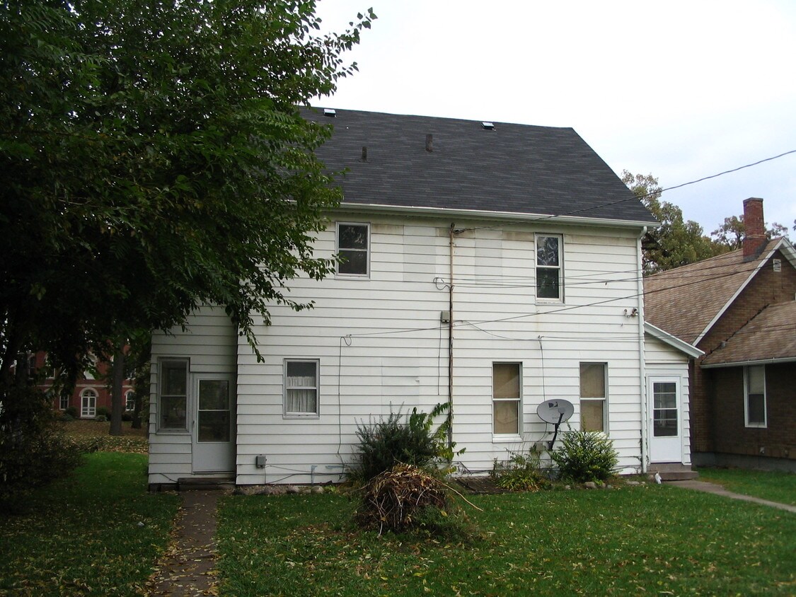 Building Photo - 521 W Locust St