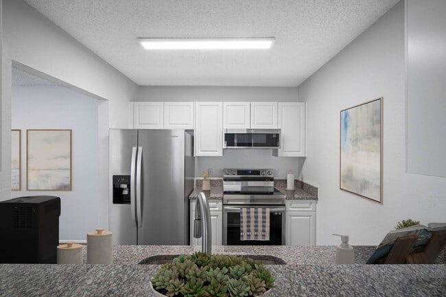 Building Photo - Tampa Woods