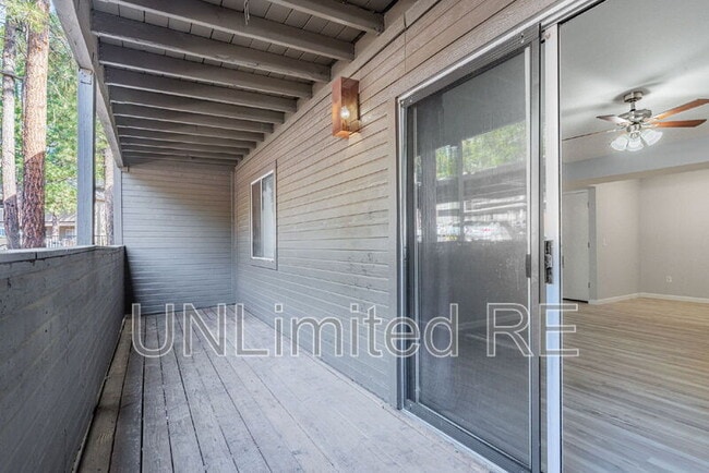 Foto del edificio - 1385 W University Ave