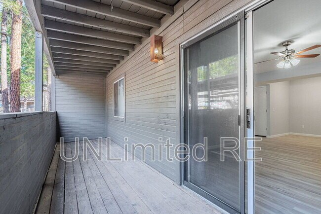 Building Photo - 1385 W University Ave