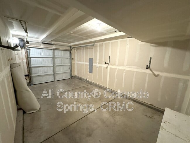 Building Photo - 929 Grissom Dr.