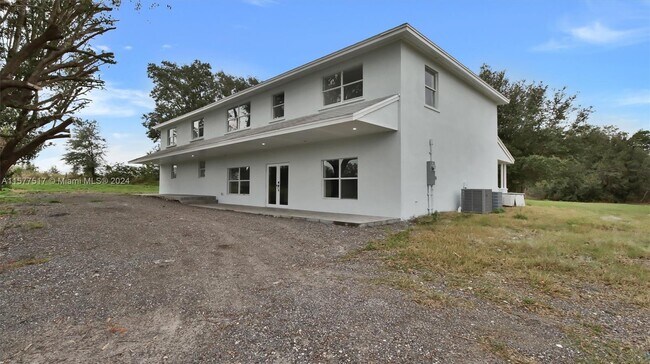 Building Photo - 2440 Wallace Rd