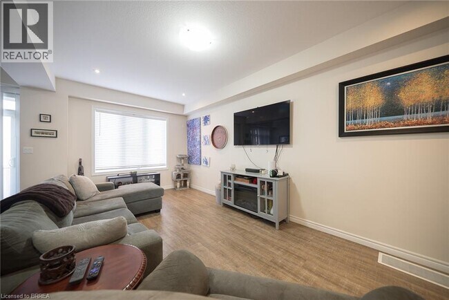 Building Photo - 2B VIC CHAMBERS Place