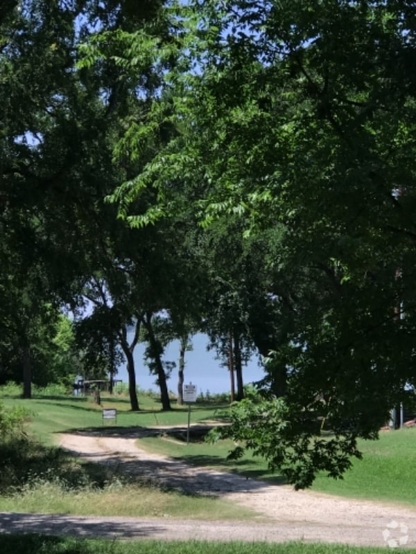 Apartments with Garages in West Tawakoni, TX 1 Rentals