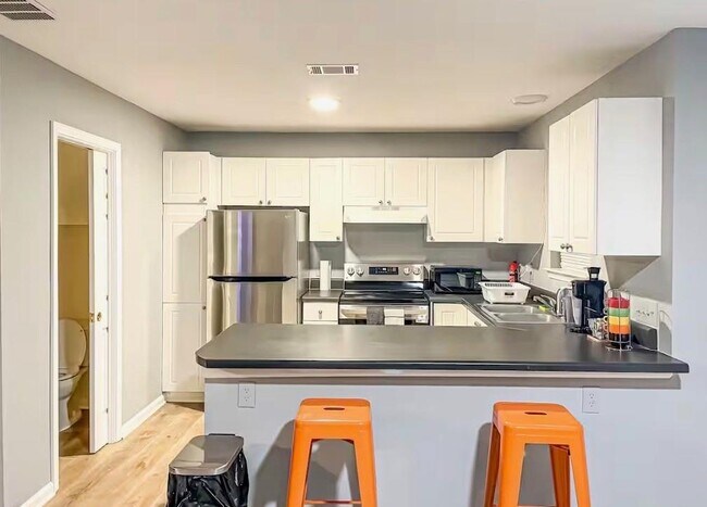 Building Photo - 1081 Estes Dr SW