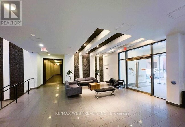 Building Photo - 20-620 Bruyeres Mews