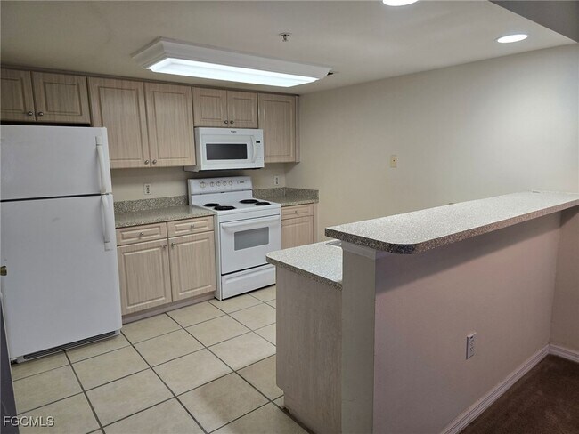 Foto del edificio - 1753 Four Mile Cove Pkwy