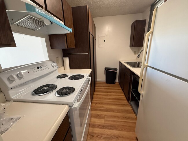 Building Photo - Hale Luana 1 bedroom 1 bath with 1 assigne...