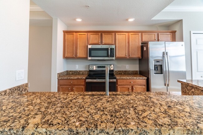 Building Photo - 2BR/2BA Unfurnished Annual Condo available...