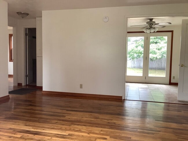 Building Photo - 2049