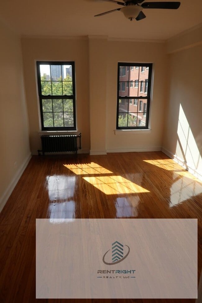 Building Photo - 426 W Briar Pl