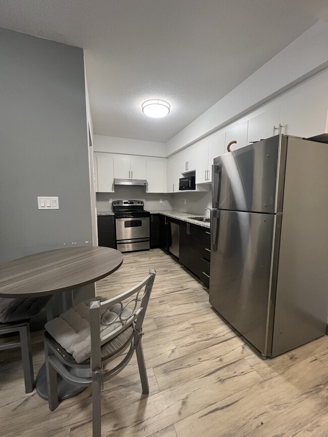 Building Photo - 258B-258B Sunview St