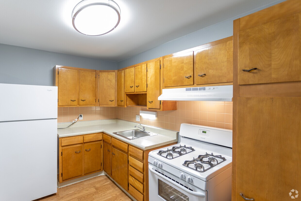 Montgomery Plaza Rentals in Cincinnati at 74217427 Montgomery Rd