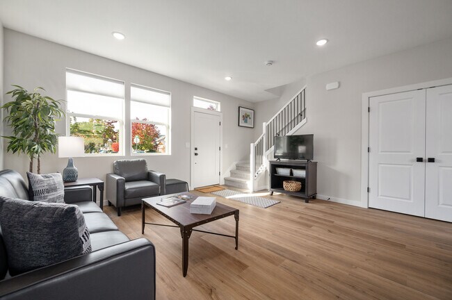 Building Photo - 2834 N Crater Ln