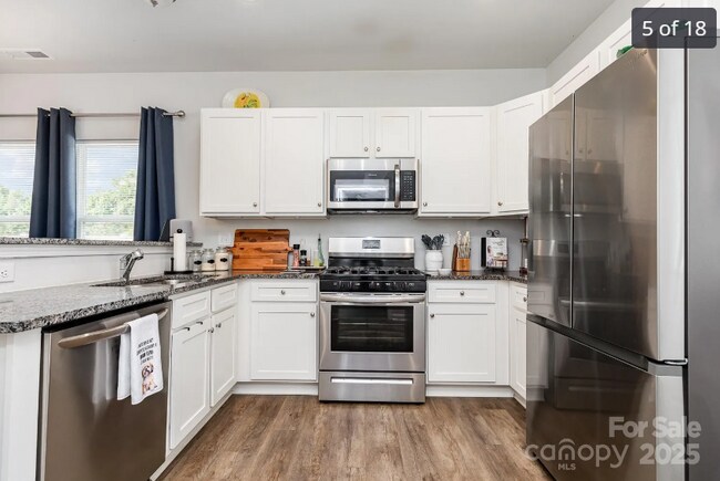 Building Photo - 218 Canina Ln