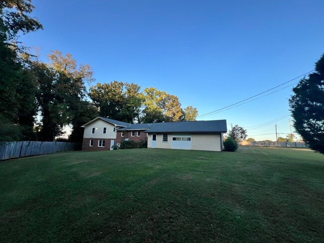 Building Photo - 333 Chapman Rd