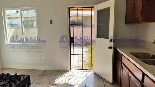 Foto del edificio - Fully Remodeled 3 bed 1 Bath Duplex Available for Rent in Chula Vista