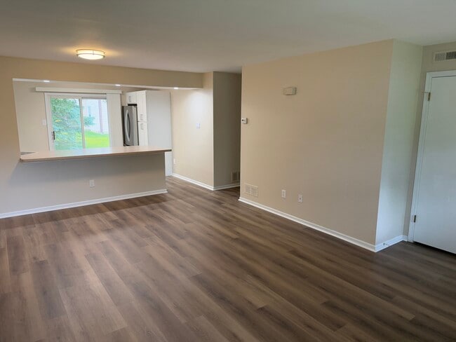 Building Photo - 565A Thrush Ct